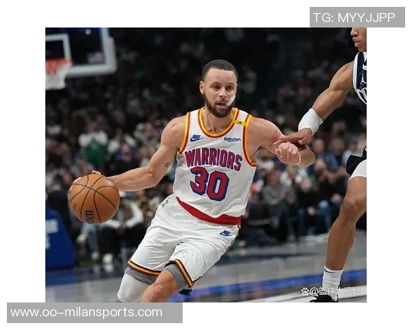 克里斯蒂全力以赴砍下25分三分球表现惊艳全场助力球队奋战