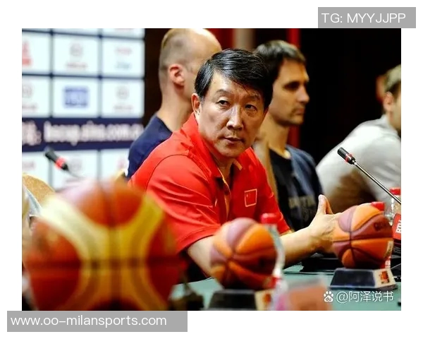 中国女篮主帅宫鲁鸣亲临现场指导观战WCBA四川对阵武汉常规赛