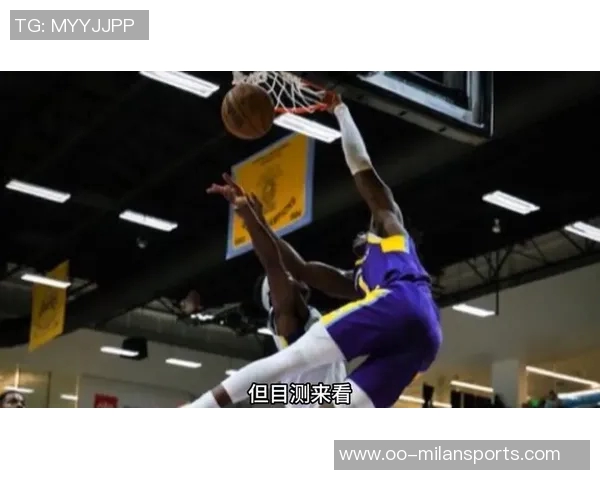 阿杜蒂耶罗在G联盟上演惊天隔扣防守球员被撞翻在地 阿杜蒂耶罗在G联盟上演惊天隔扣防守球员被撞翻在地