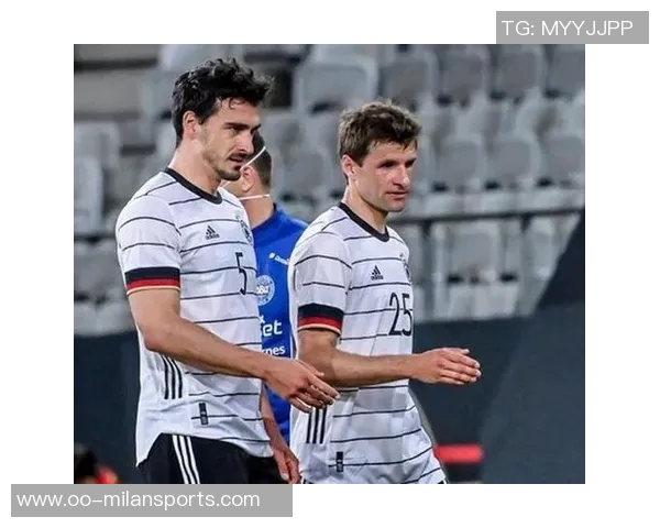 胡梅尔斯与穆勒重聚羊头牌锦标赛合影引发球迷热议